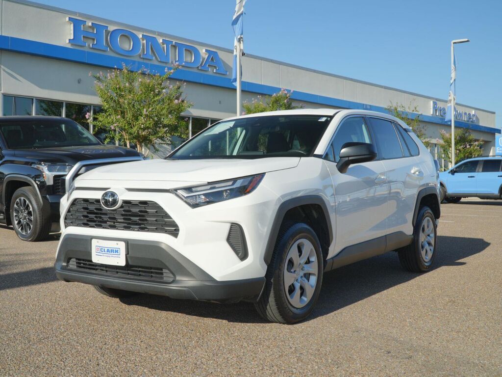 2025 Toyota RAV4 LE — photo 1 of 13