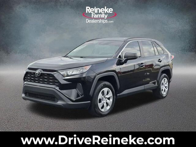 2020 Toyota RAV4 LE — photo 1 of 36