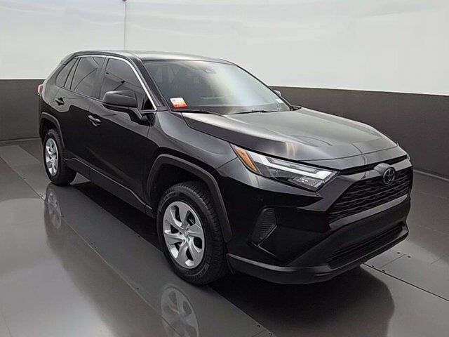 2025 Toyota RAV4 LE — photo 1 of 13
