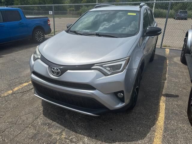 2016 Toyota RAV4 SE — photo 1 of 13