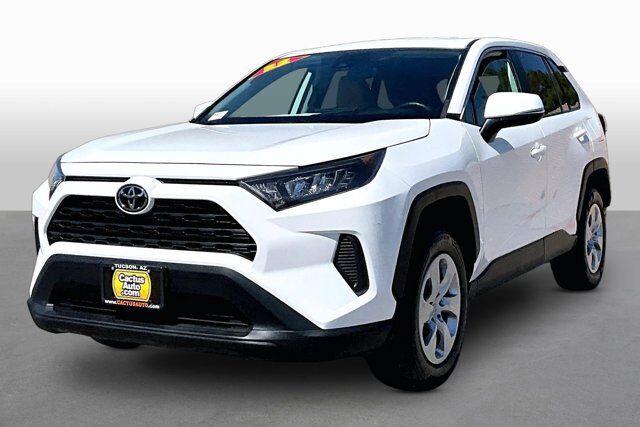 2022 Toyota RAV4 LE — photo 1 of 13