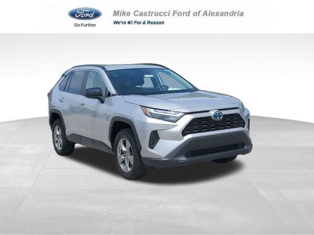 2024 Toyota RAV4 Hybrid LE — photo 1 of 13