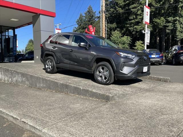 2024 Toyota RAV4 Hybrid LE — photo 1 of 16