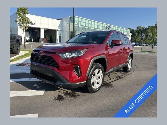 2019 Toyota RAV4 Hybrid LE — photo 1 of 13