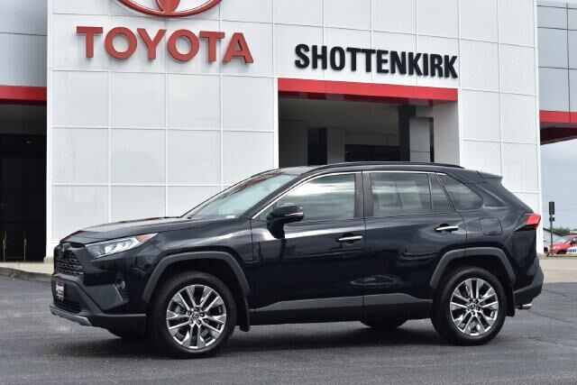 2020 Toyota RAV4 Limited — photo 1 of 13