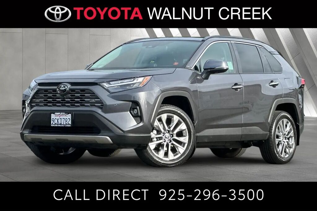2022 Toyota RAV4 Limited — photo 1 of 10