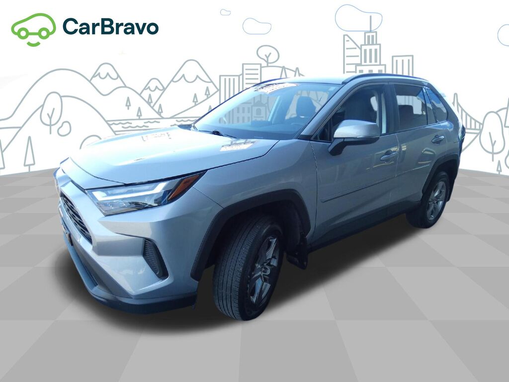 2022 Toyota RAV4 XLE — photo 1 of 7