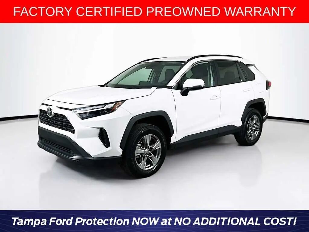 2025 Toyota RAV4 XLE — photo 1 of 17