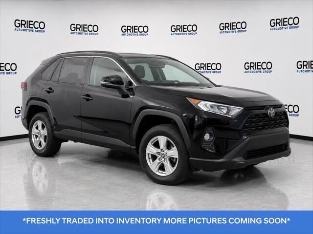 2021 Toyota RAV4 XLE — photo 1 of 4