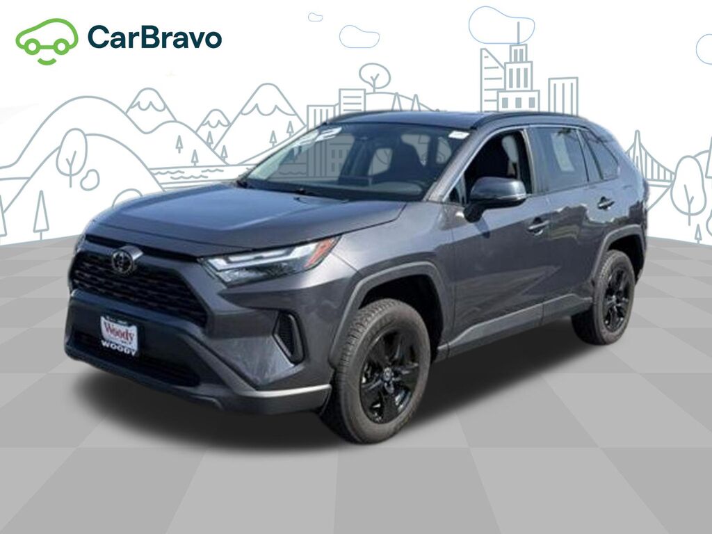 2022 Toyota RAV4 XLE — photo 1 of 6