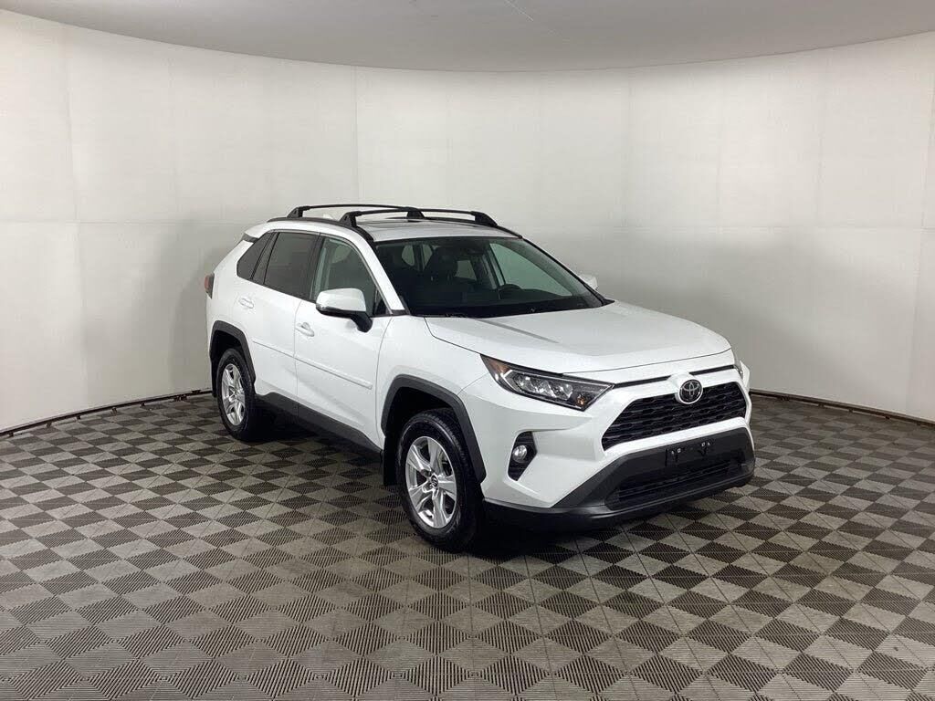 2020 Toyota RAV4 XLE — photo 1 of 2