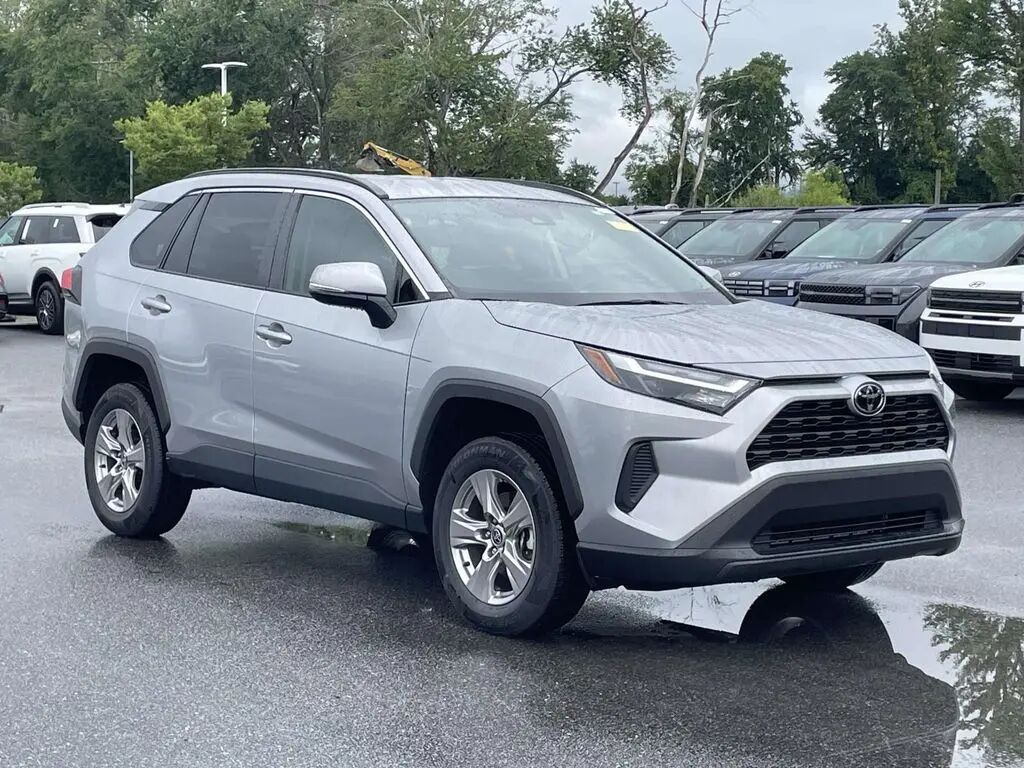 2022 Toyota RAV4 XLE — photo 1 of 13