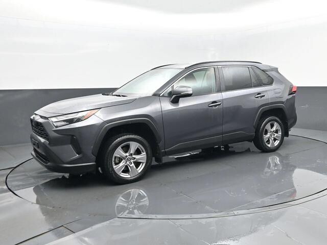 2022 Toyota RAV4 XLE — photo 1 of 26