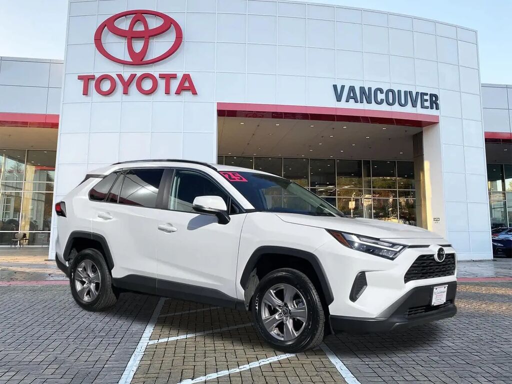 2025 Toyota RAV4 XLE — photo 1 of 13