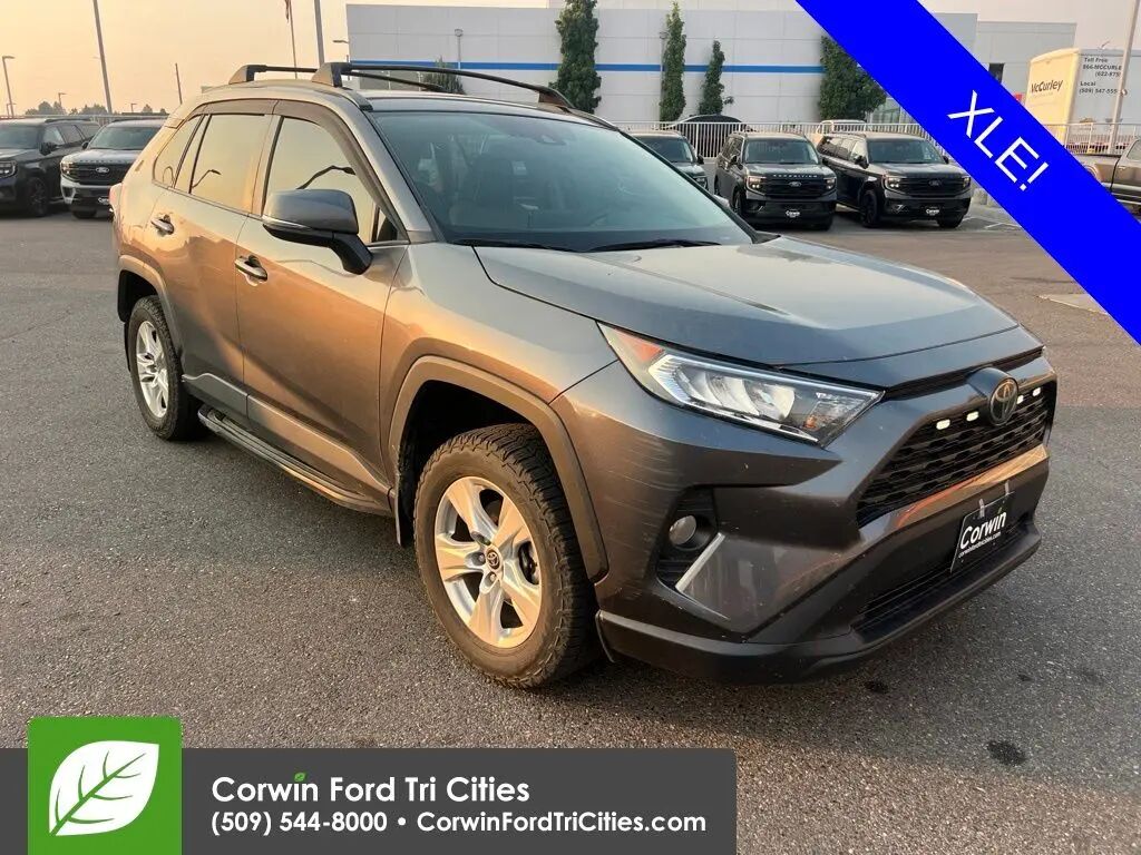2021 Toyota RAV4 XLE — photo 1 of 26
