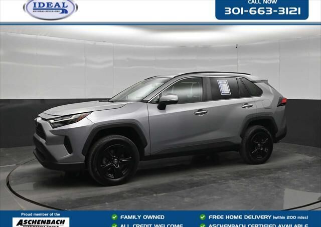2022 Toyota RAV4 XLE — photo 1 of 13