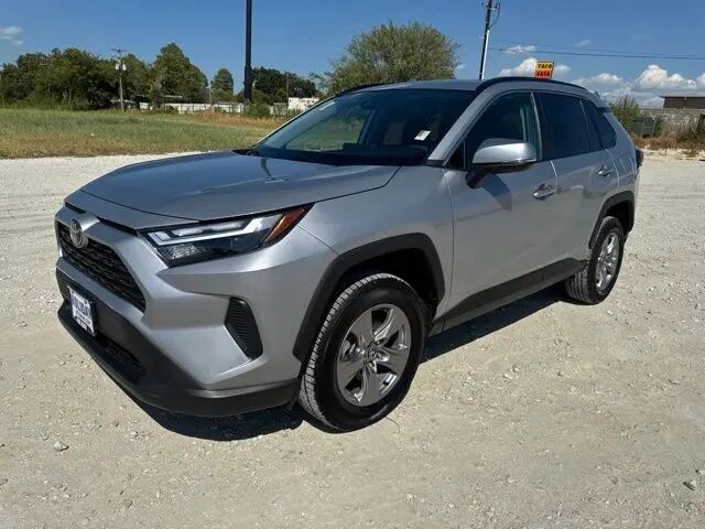 2025 Toyota RAV4 XLE — photo 1 of 13