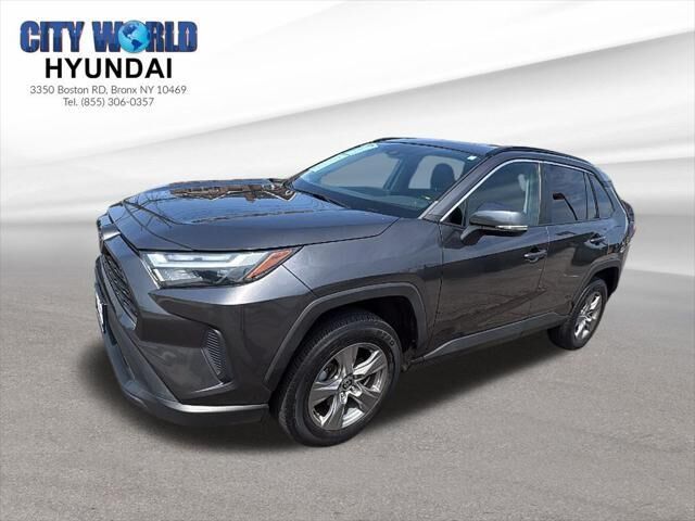 2022 Toyota RAV4 XLE — photo 1 of 13