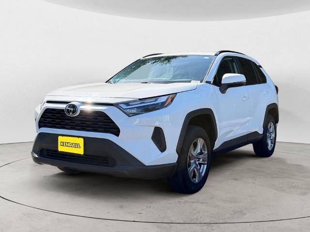 2022 Toyota RAV4 XLE — photo 1 of 26