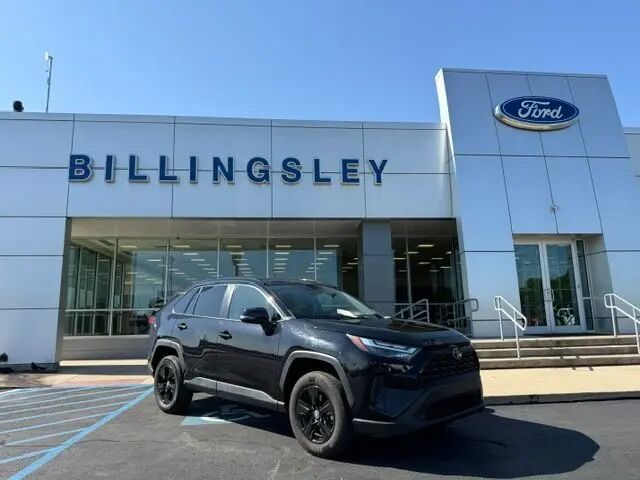 2023 Toyota RAV4 XLE — photo 1 of 13
