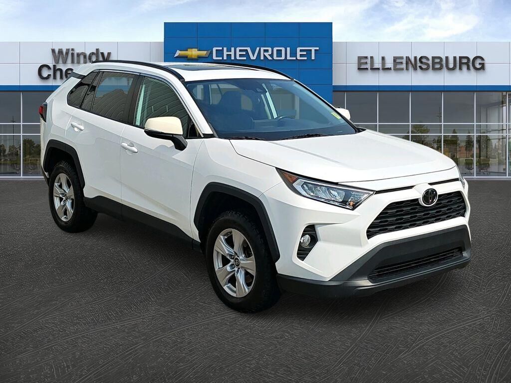 2019 Toyota RAV4 XLE — photo 1 of 13