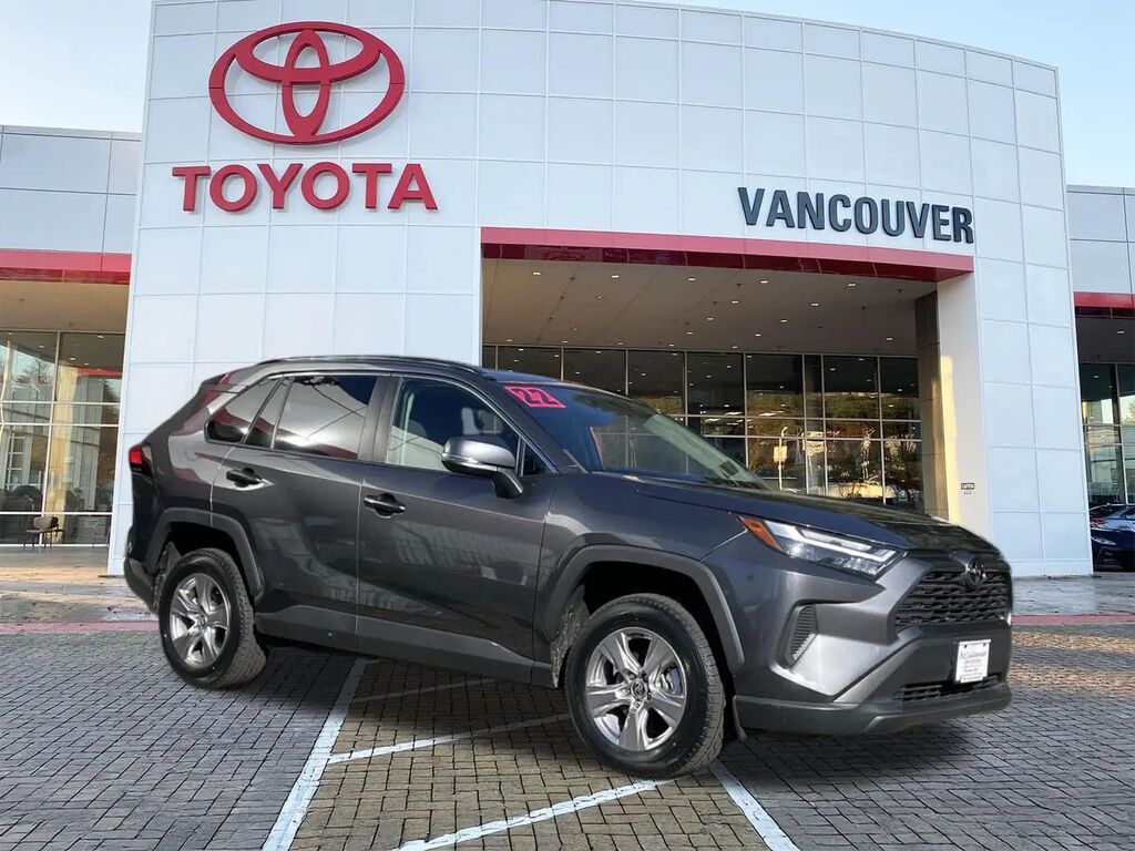 2022 Toyota RAV4 XLE — photo 1 of 13