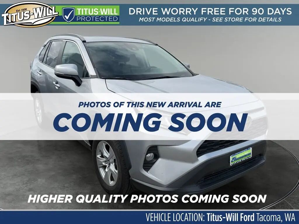 2019 Toyota RAV4 XLE — photo 1 of 18