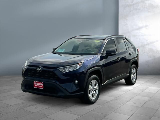 2021 Toyota RAV4 XLE — photo 1 of 33