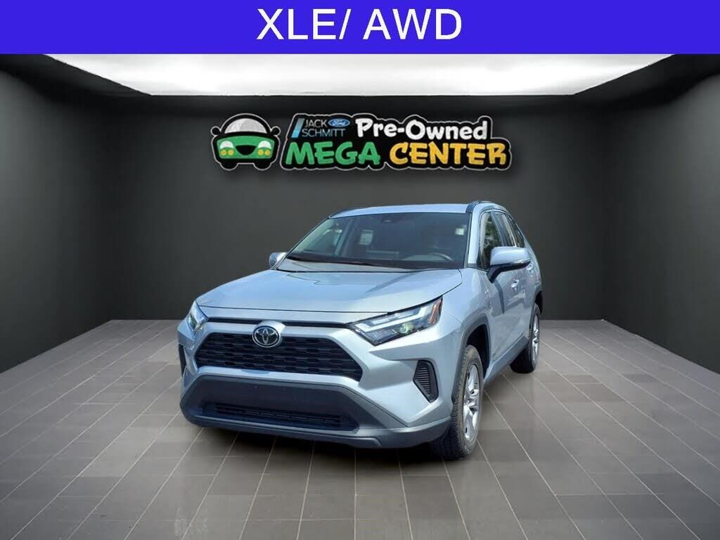 2025 Toyota RAV4 XLE — photo 1 of 4