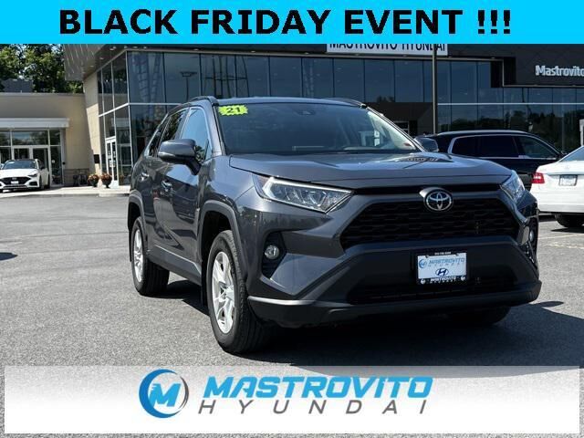 2021 Toyota RAV4 XLE — photo 1 of 2
