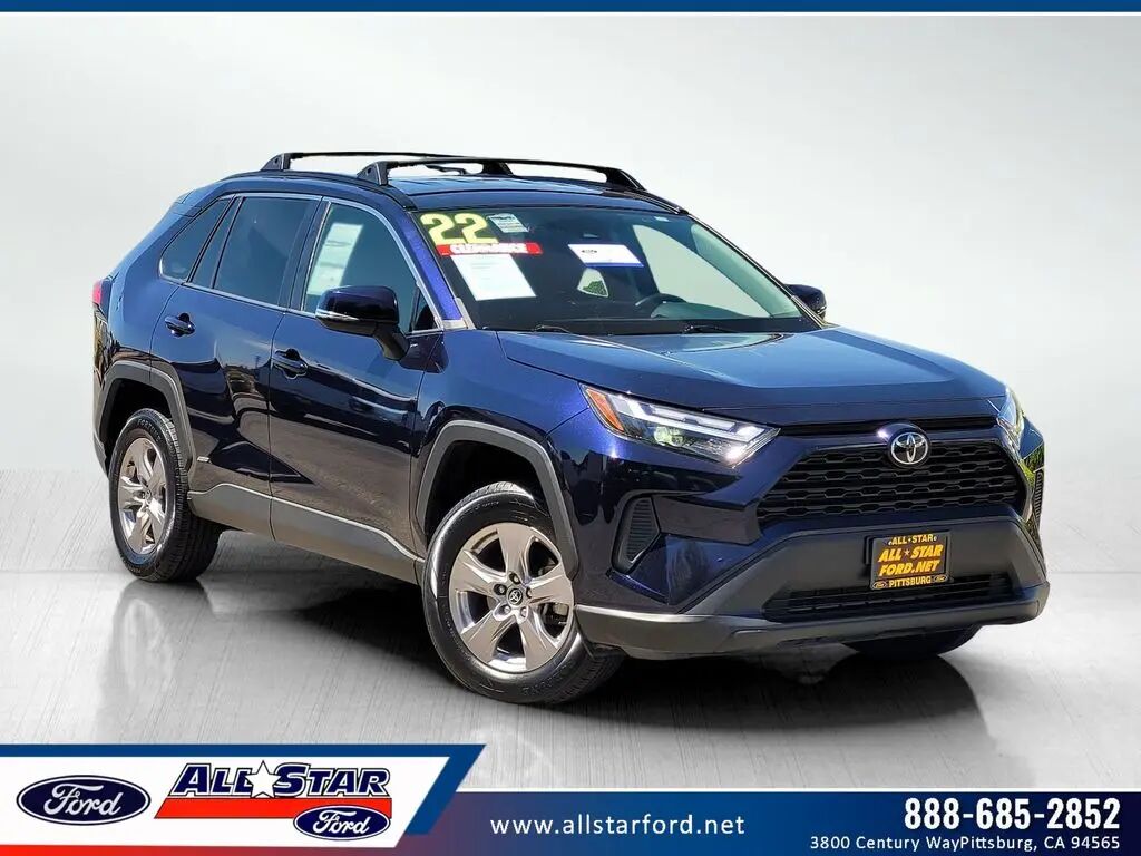 2022 Toyota RAV4 XLE — photo 1 of 13