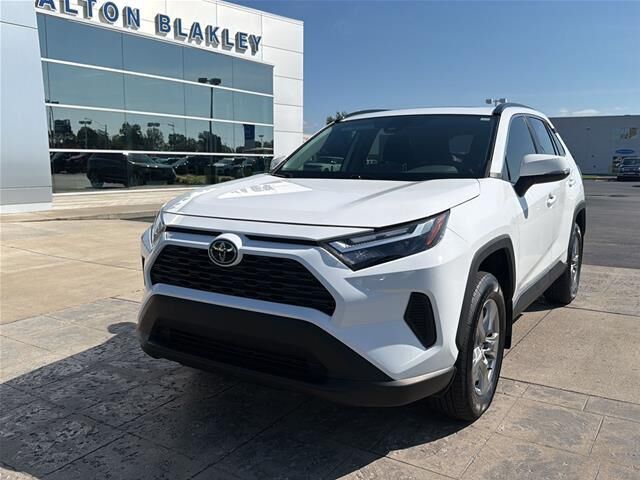 2024 Toyota RAV4 XLE — photo 1 of 26