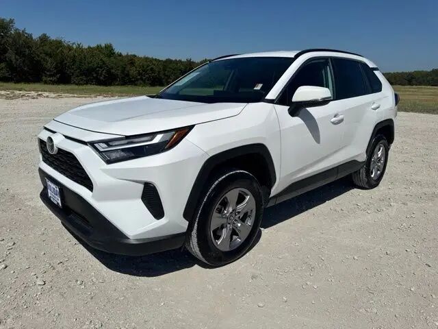 2025 Toyota RAV4 XLE — photo 1 of 13