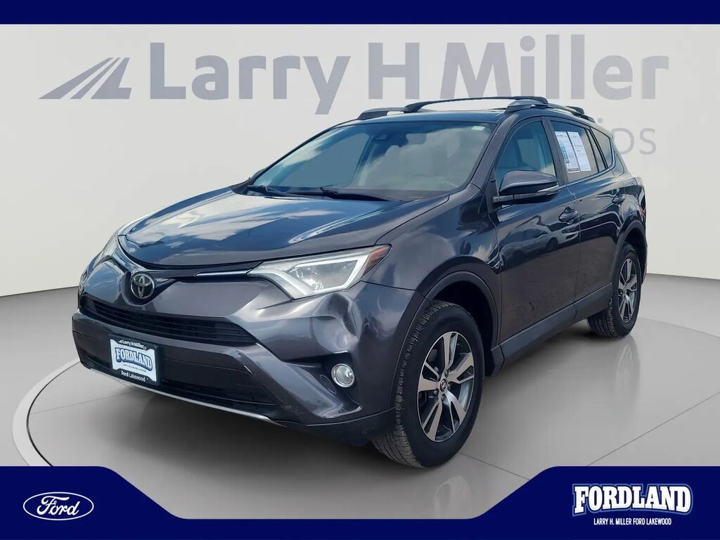 2017 Toyota RAV4 XLE — photo 1 of 13