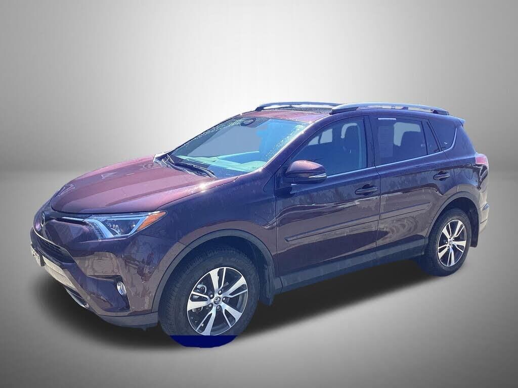 2018 Toyota RAV4 XLE — photo 1 of 2