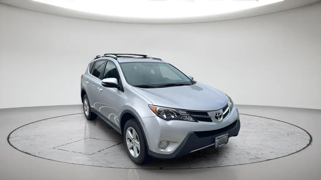 2013 Toyota RAV4 XLE — photo 1 of 26