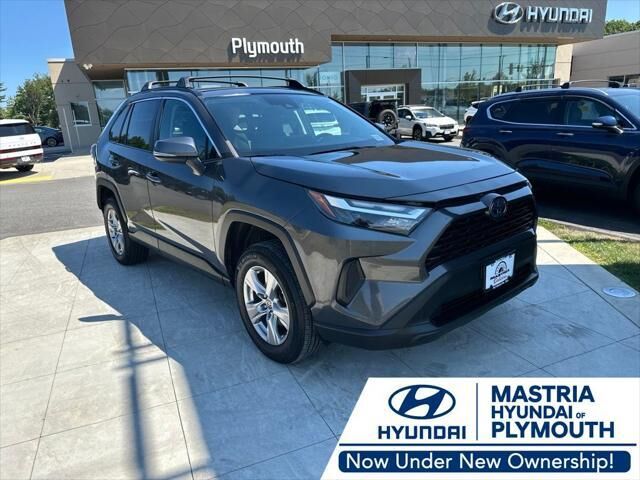 2022 Toyota RAV4 Hybrid XLE — photo 1 of 26