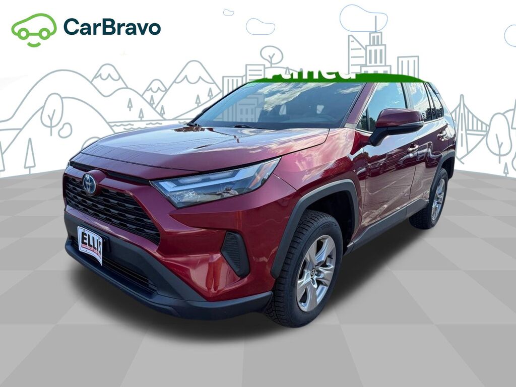 2022 Toyota RAV4 XLE — photo 1 of 7