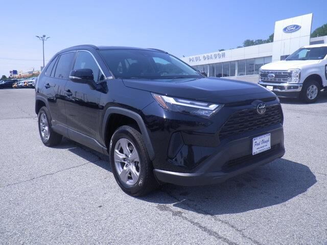 2025 Toyota RAV4 Hybrid XLE — photo 1 of 13