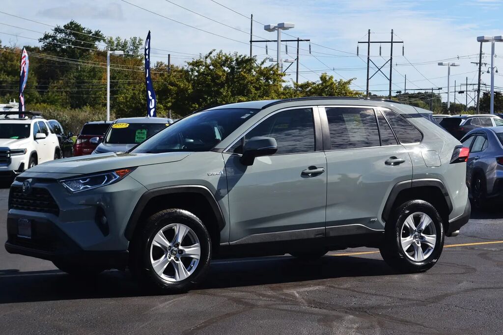 2020 Toyota RAV4 Hybrid XLE — photo 1 of 13
