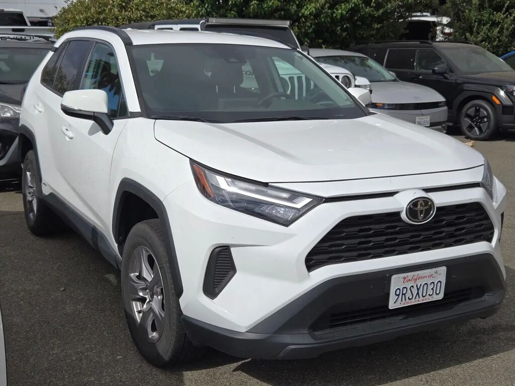 2025 Toyota RAV4 Hybrid XLE — photo 1 of 3