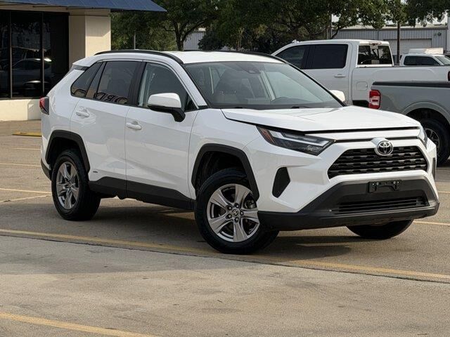 2025 Toyota RAV4 Hybrid XLE — photo 1 of 26