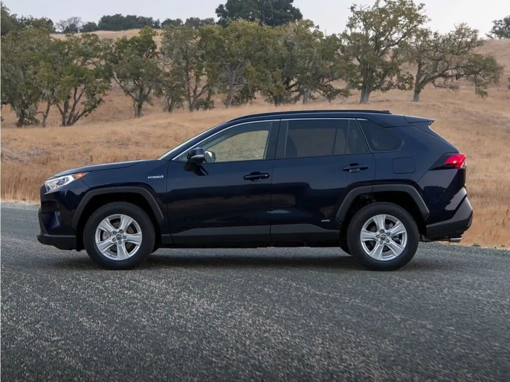 2021 Toyota RAV4 Hybrid XLE — photo 1 of 14