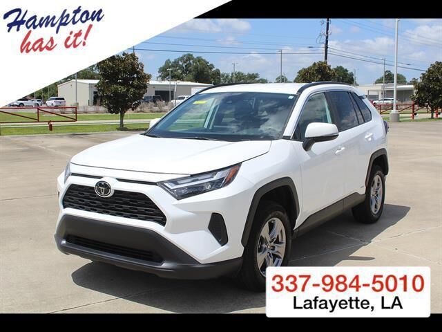 2025 Toyota RAV4 Hybrid XLE — photo 1 of 13
