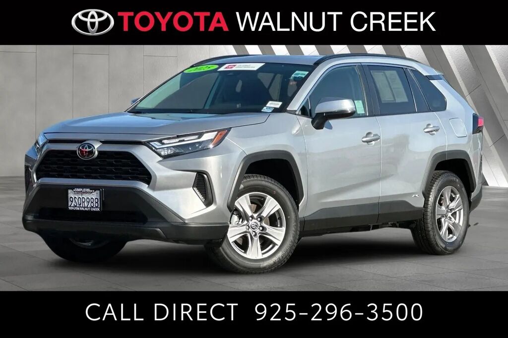 2025 Toyota RAV4 Hybrid XLE — photo 1 of 23