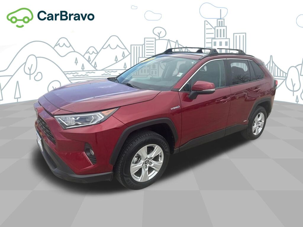 2020 Toyota RAV4 XLE — photo 1 of 7