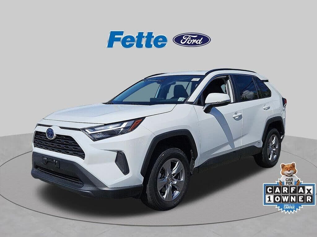 2022 Toyota RAV4 Hybrid XLE — photo 1 of 1
