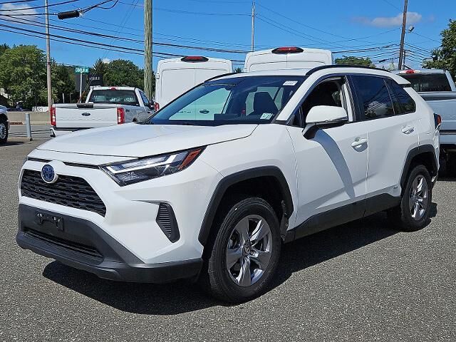 2022 Toyota RAV4 Hybrid XLE
