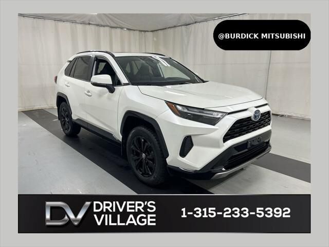 2022 Toyota RAV4 Hybrid SE — photo 1 of 13