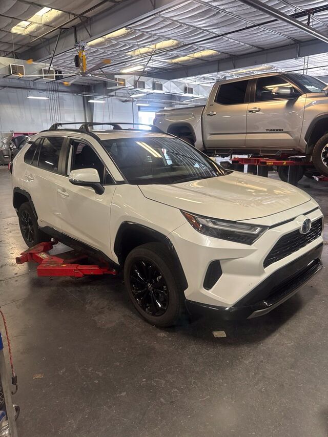 2024 Toyota RAV4 SE
